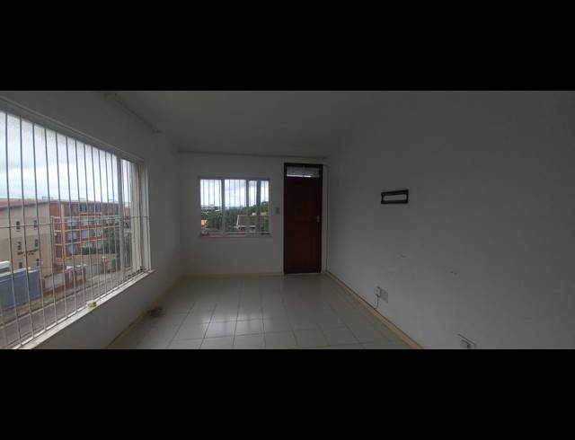 1 BEDROOM FLAT TO LET IN ESSENWOOD